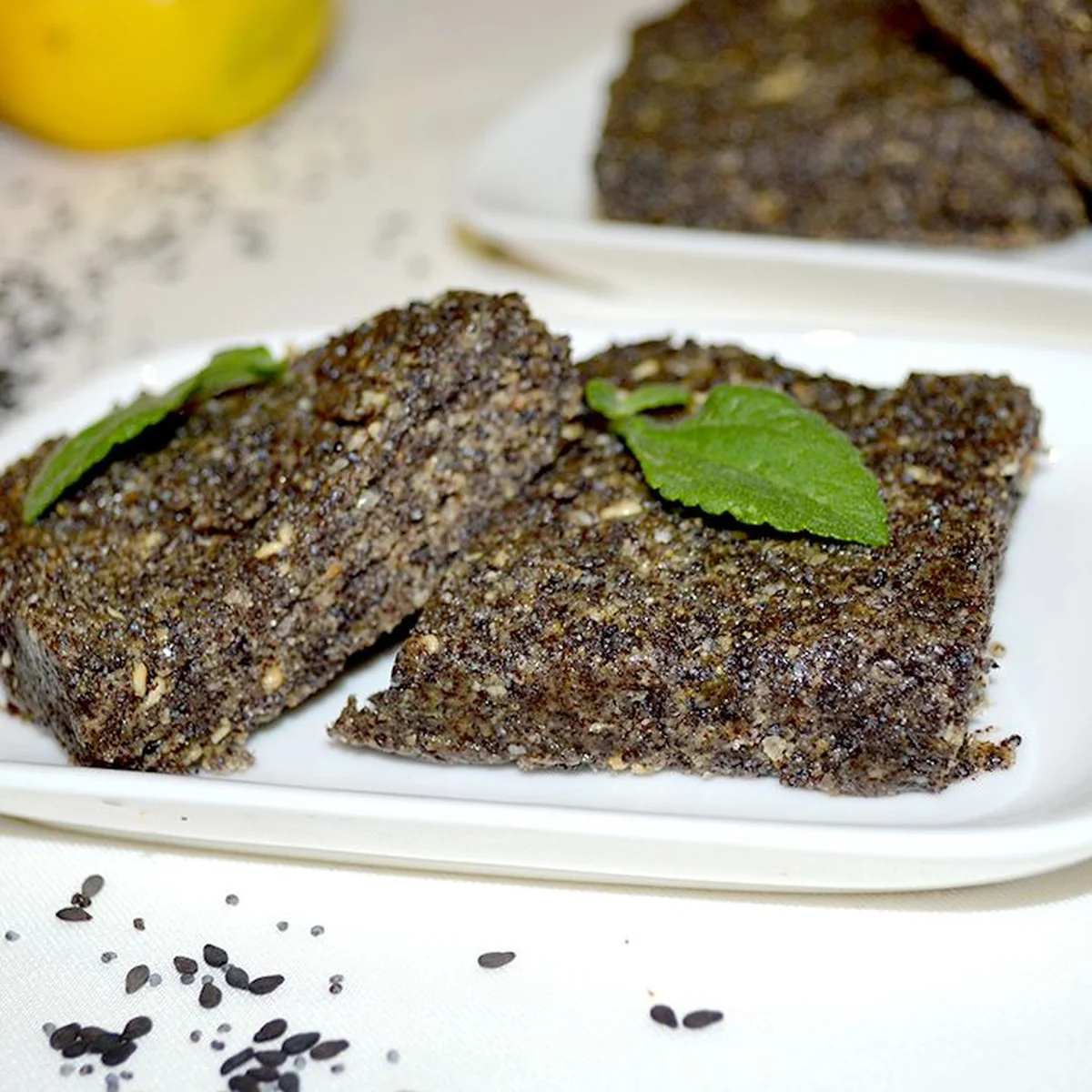 Халва из кунжута с маком