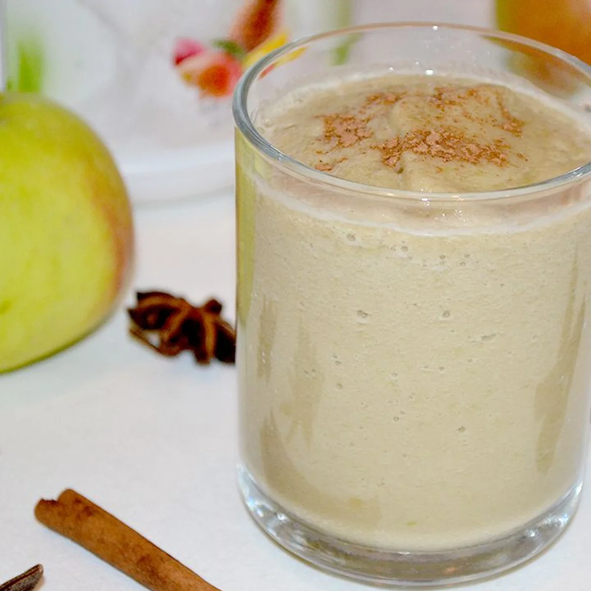 Коктейль из Дейли Делишес с яблоком и корицей