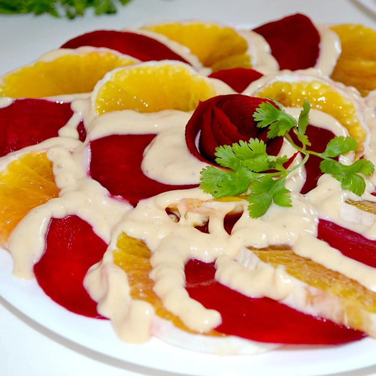 Красочный салат из апельсина и свёклы