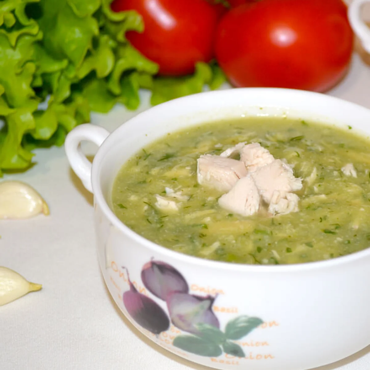 Крем-суп из кабачков, брокколи и цветной капусты с кусочками мяса