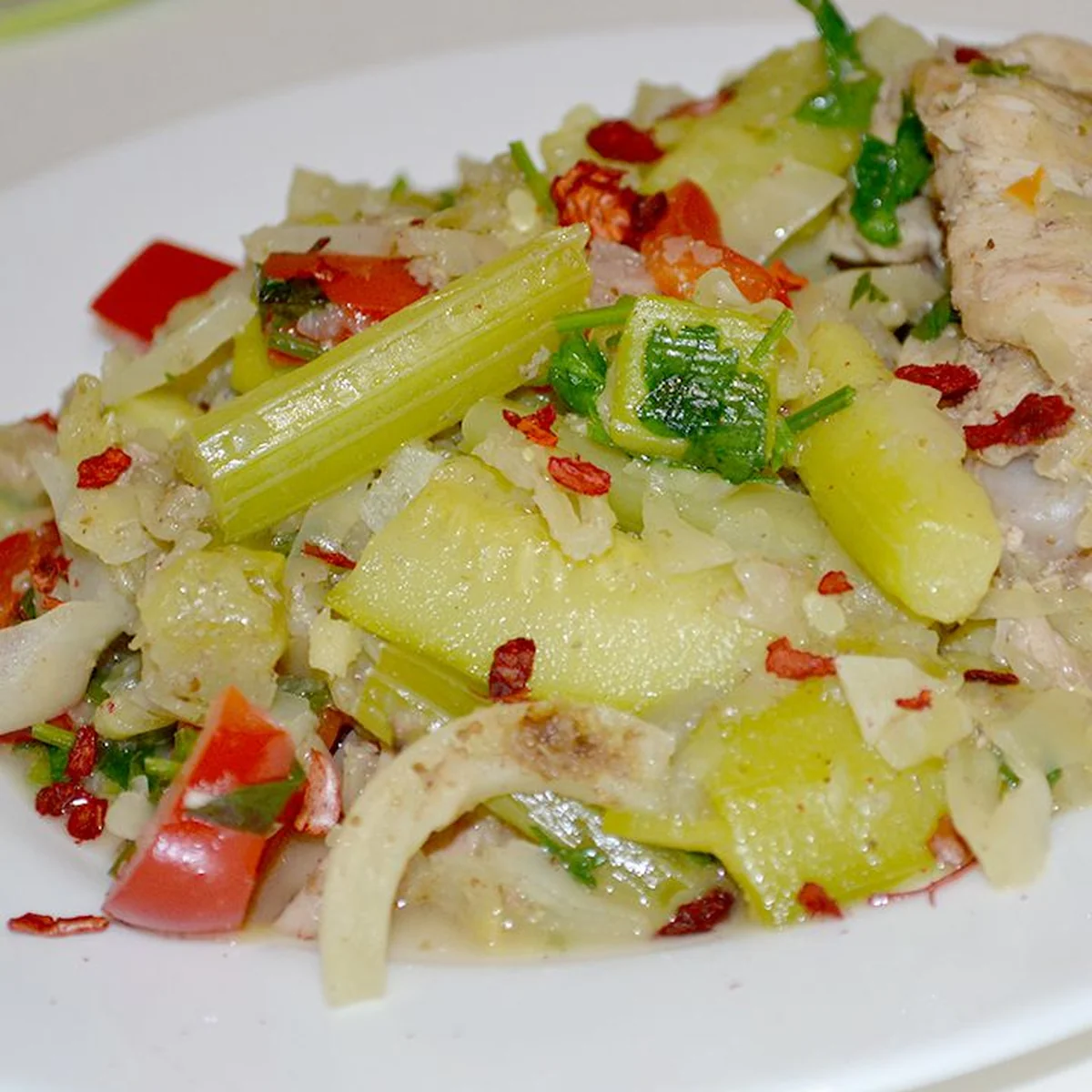 Овощное рагу с курицей