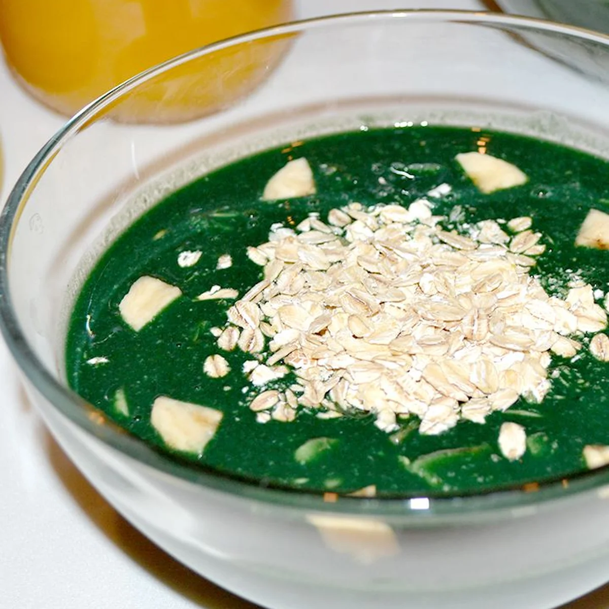 Овсяная каша с бананом и спирулиной