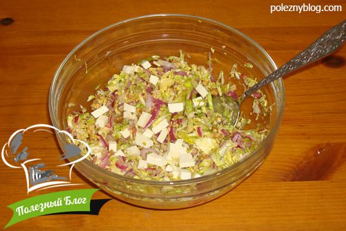 Салат из брюссельской капусты, орехов и сыра - Шаг 6