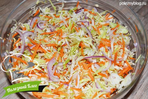 Салат из капусты, моркови и огурца с освежающим кунжутным соусом | Шаг 6