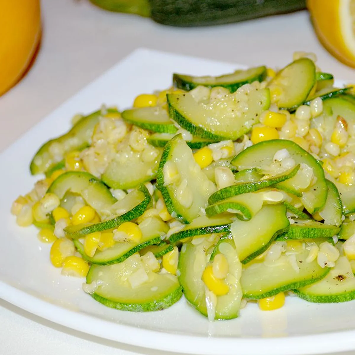 Соте из цуккини и кукурузы