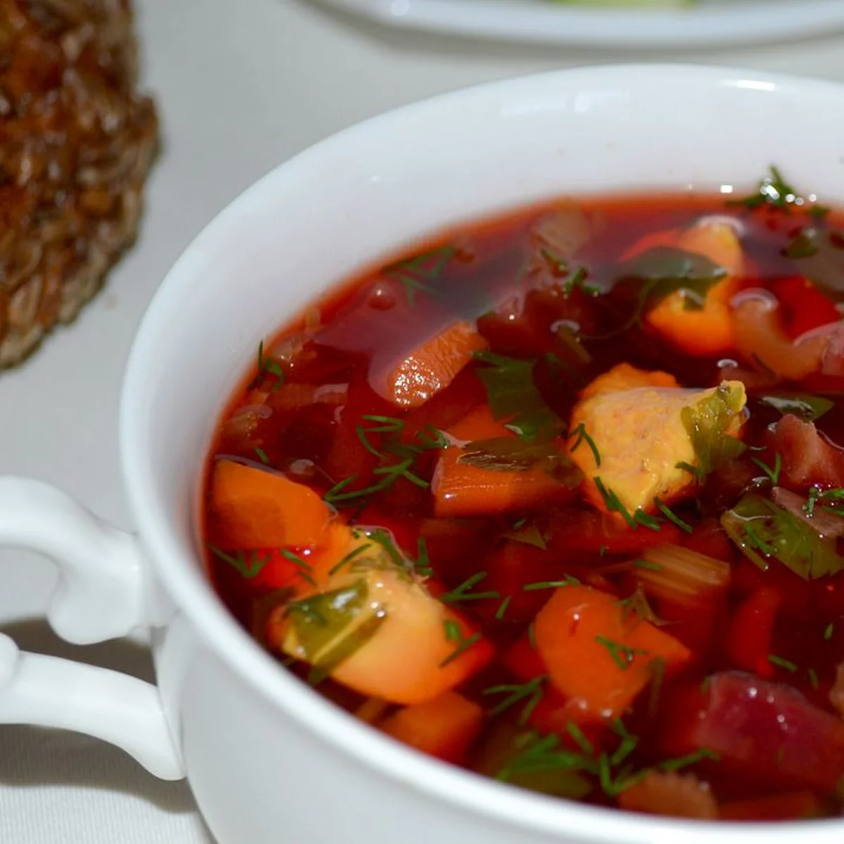 Свекольный суп с курицей