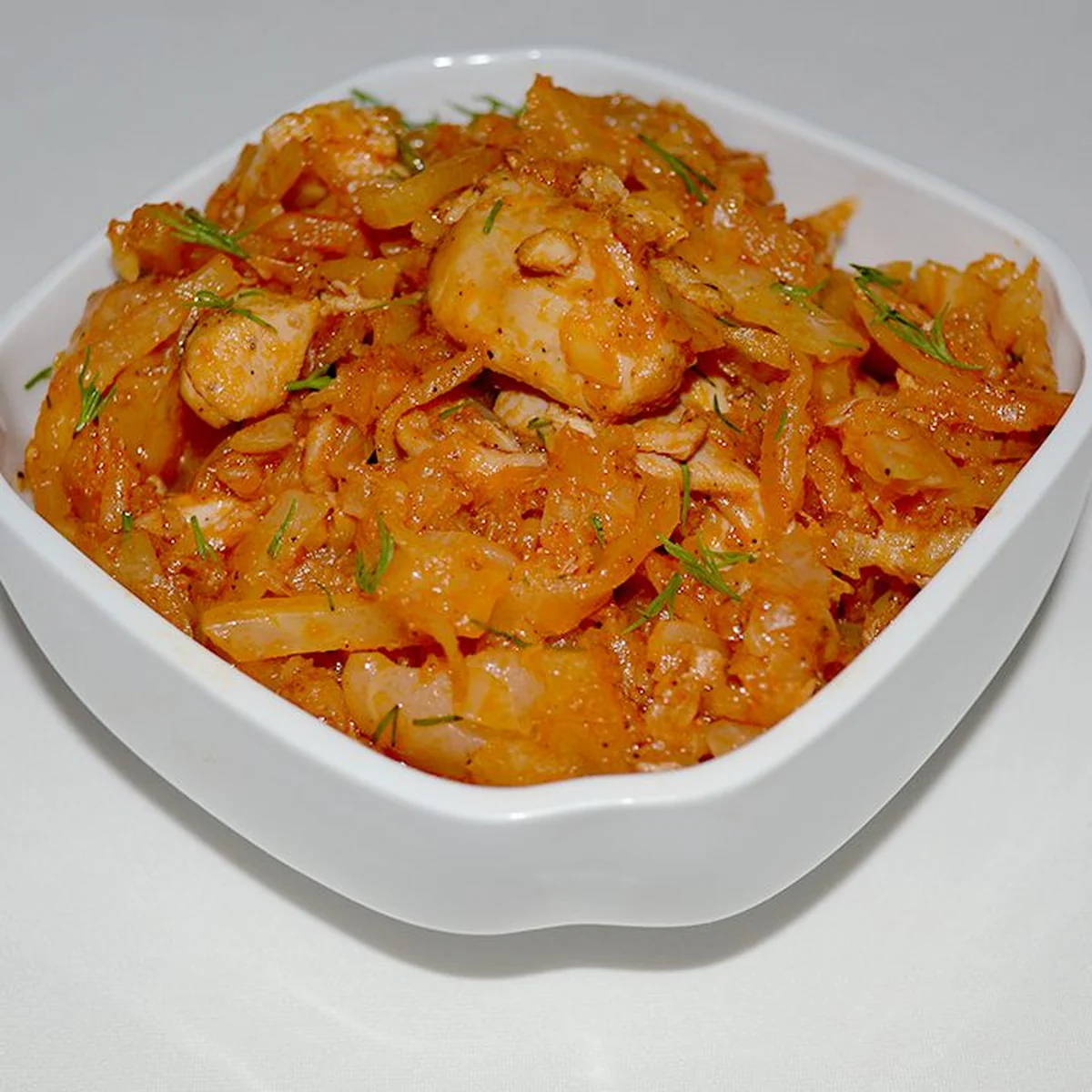 Тушёная капуста с курицей