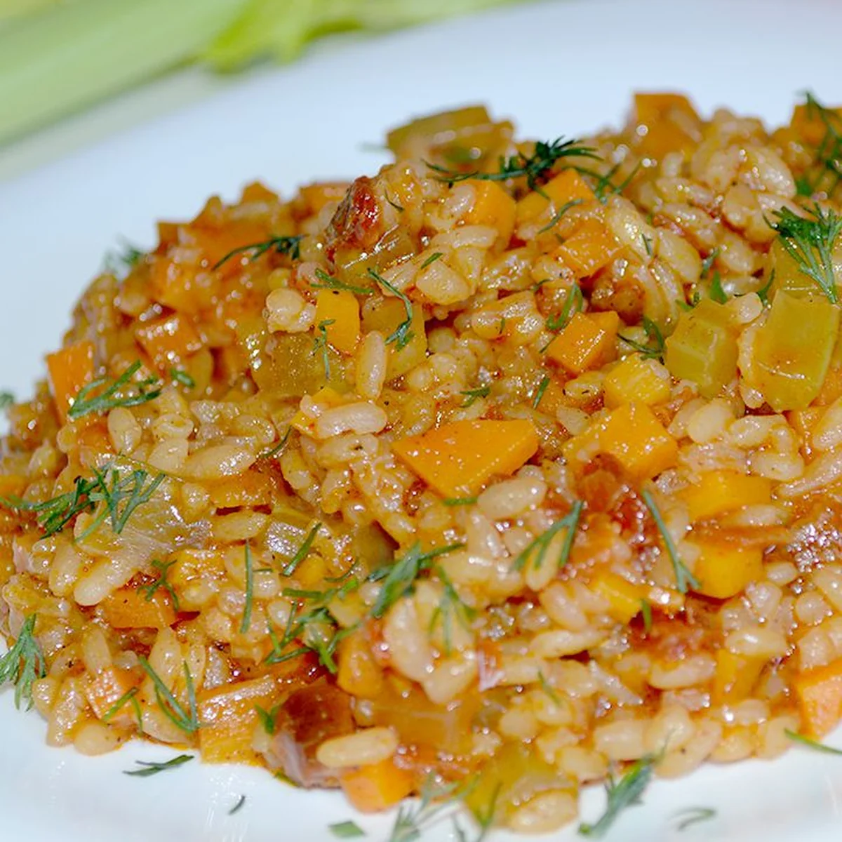 Веганский плов - рис с морковью и сельдереем