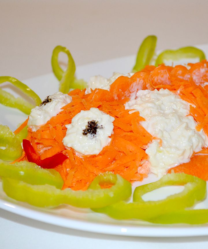 Салат из моркови с сыром и чесноком