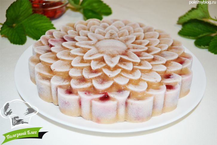 Мороженое из банана и клубники