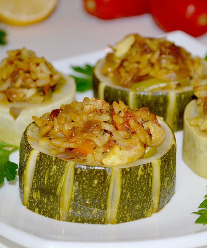 Кабачки и цуккини, фаршированные рисом и овощами
