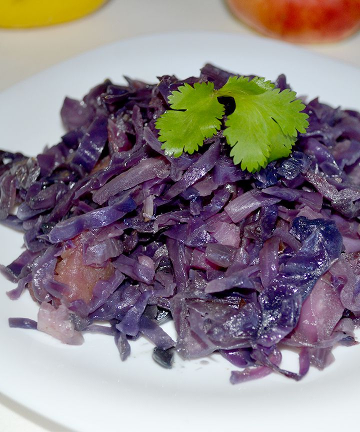 Красная капуста тушёная с яблоками