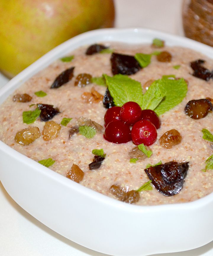 Льняная каша с черносливом, изюмом и яблоком