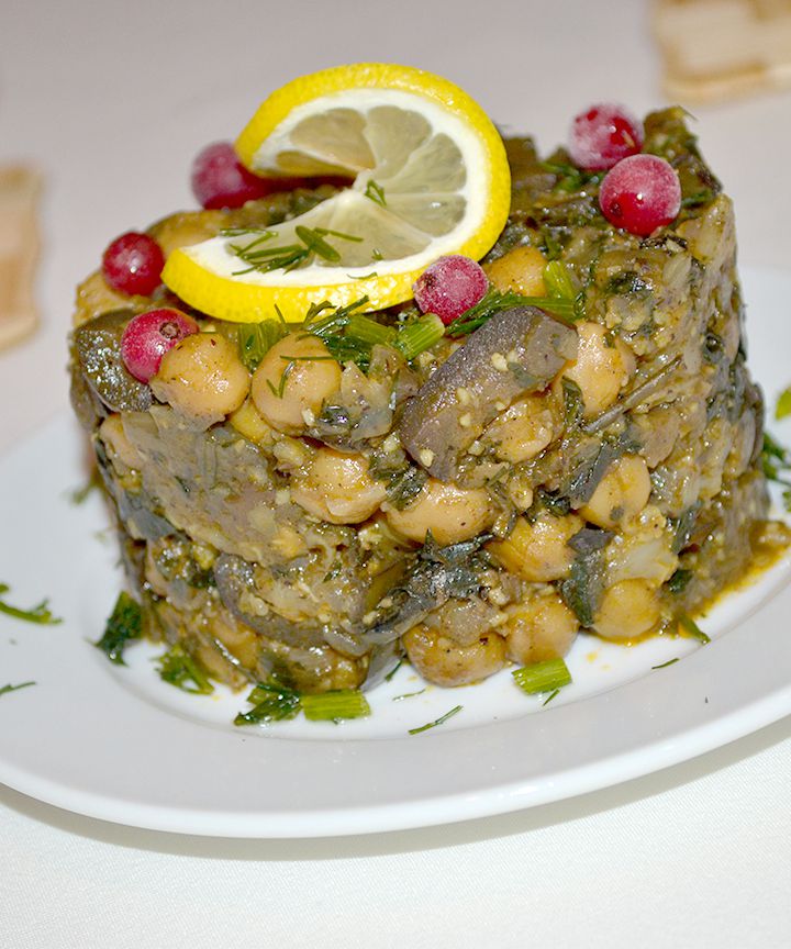 Нут с баклажанами и цветной капустой
