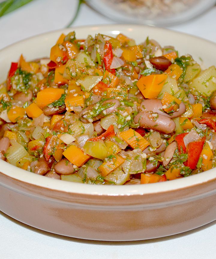 Овощное рагу с кабачками и фасолью