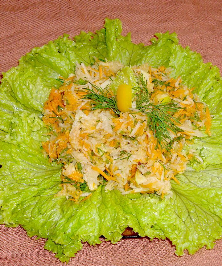 Салат из моркови и капусты кольраби