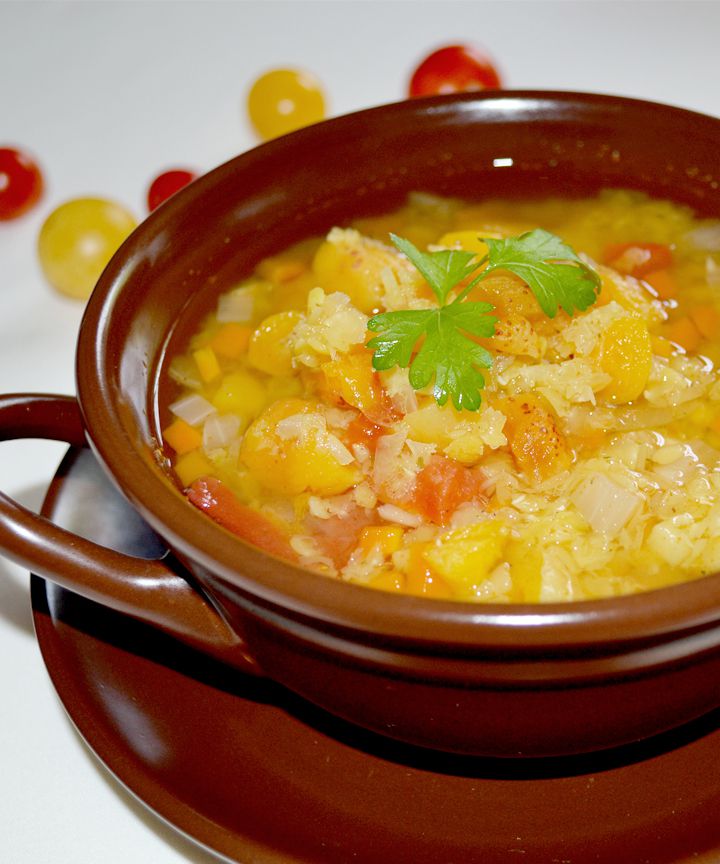 Солнечный индийский суп с чечевицей и курагой